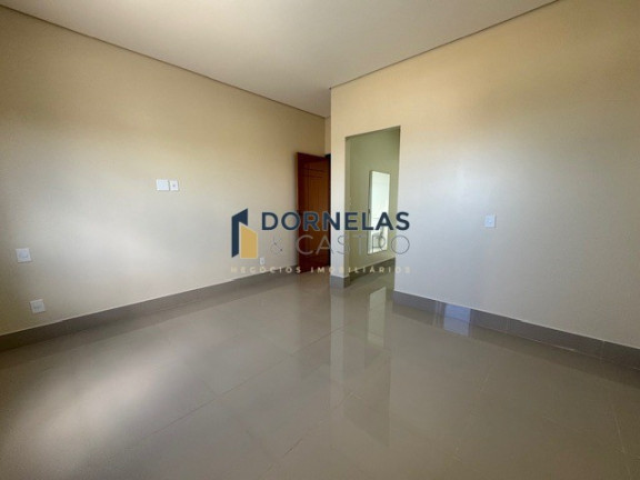 Imagem Casa com 3 Quartos à Venda, 220 m² em Setor Habitacional Arniqueira (águas Claras) - Brasília Imagem Casa com 3 Quartos à Venda, 220 m² em Setor Habitacional Arniqueira (águas Claras) - Brasília