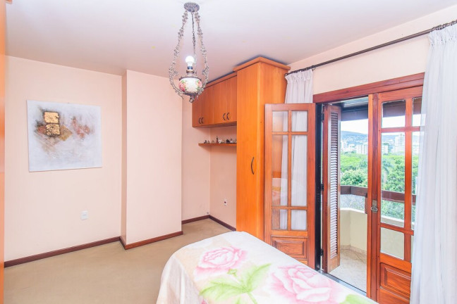 Imagem Casa com 4 Quartos à Venda, 290 m² em Petrópolis - Porto Alegre Imagem Casa com 4 Quartos à Venda, 290 m² em Petrópolis - Porto Alegre