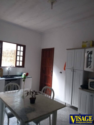 Sobrado com 2 Quartos à Venda,  em Jd. St. Marina - Jacareí
