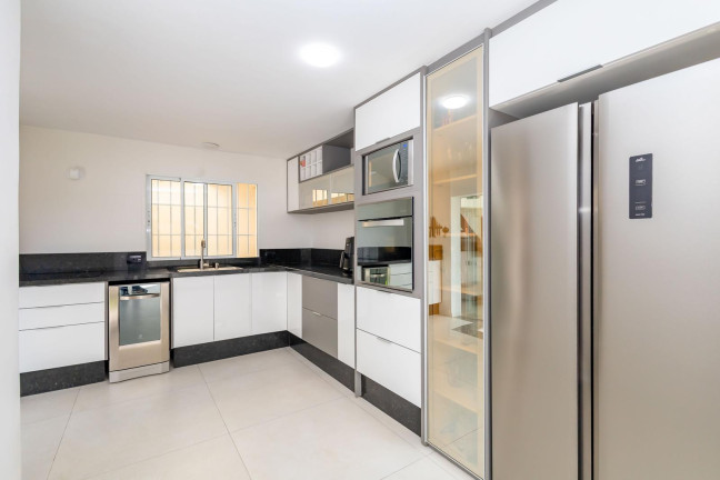 Imagem Casa com 3 Quartos à Venda, 190 m² em Santo Inácio - Curitiba Imagem Casa com 3 Quartos à Venda, 190 m² em Santo Inácio - Curitiba