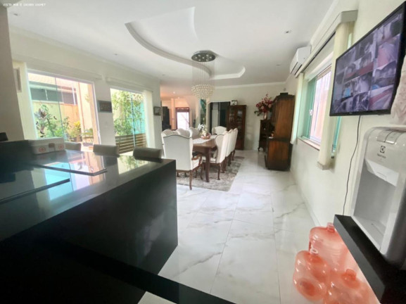 Imagem Casa com 4 Quartos à Venda, 351 m² em Balneario Florida - Praia Grande Imagem Casa com 4 Quartos à Venda, 351 m² em Balneario Florida - Praia Grande