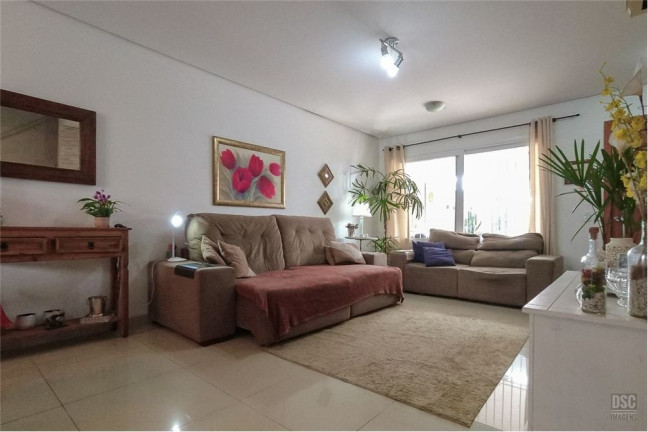 Imagem Casa com 3 Quartos à Venda, em Hípica - Porto Alegre Imagem Casa com 3 Quartos à Venda, em Hípica - Porto Alegre