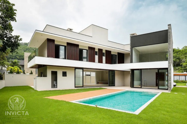 Imagem Casa com 4 Quartos à Venda, 100 m² em Ariribá - Balneário Camboriú Imagem Casa com 4 Quartos à Venda, 100 m² em Ariribá - Balneário Camboriú