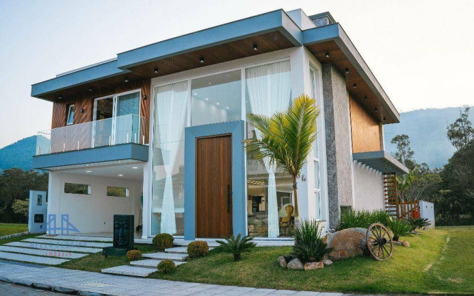 Casa com 5 Quartos à Venda, 411 m² em Ratones - Florianópolis