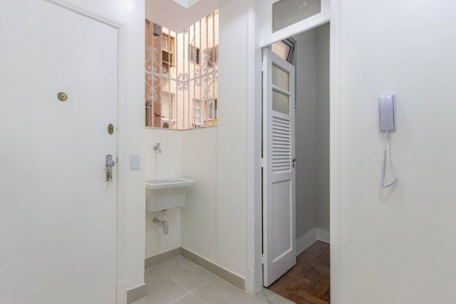 Imagem Imóvel com 2 Quartos à Venda, 105 m² em Copacabana - Rio De Janeiro Imagem Imóvel com 2 Quartos à Venda, 105 m² em Copacabana - Rio De Janeiro