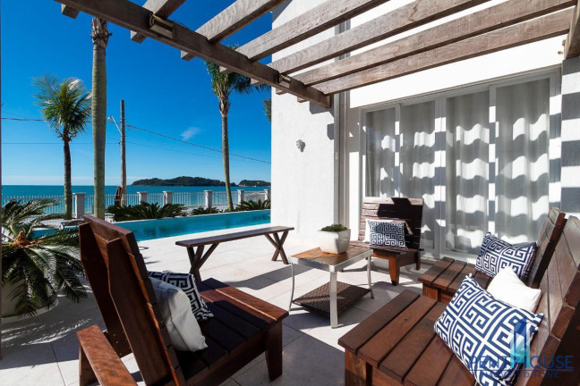 Imagem Casa com 6 Quartos à Venda, 805 m² em Centro - Bombinhas Imagem Casa com 6 Quartos à Venda, 805 m² em Centro - Bombinhas