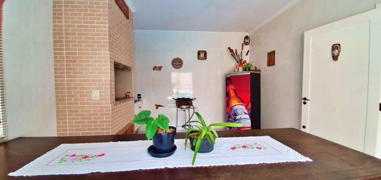 Imagem Casa com 3 Quartos à Venda, 250 m² em Anita Garibaldi - Joinville Imagem Casa com 3 Quartos à Venda, 250 m² em Anita Garibaldi - Joinville