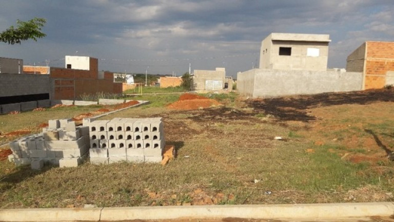 Terreno à Venda, 250 m² em Jardim Dos Lagos - Nova Odessa
