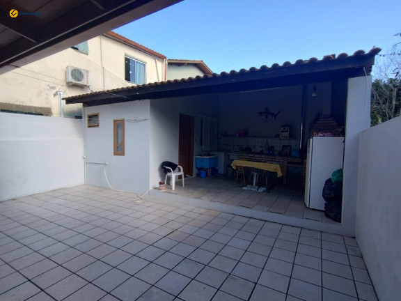Imagem Casa com 3 Quartos à Venda, 209 m² em Rio Tavares - Florianópolis