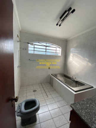 Imagem Casa com 5 Quartos à Venda, 198 m²
