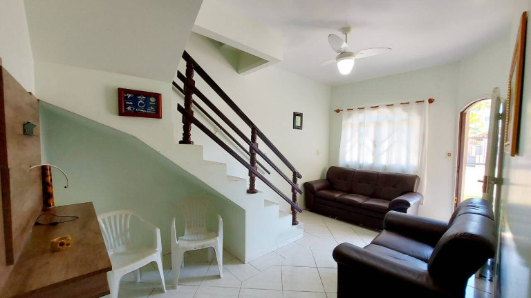 Imagem Casa com 4 Quartos para Temporada, 140 m² em Bombas - Bombinhas Imagem Casa com 4 Quartos para Temporada, 140 m² em Bombas - Bombinhas