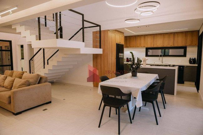 Imagem Casa com 3 Quartos à Venda, 309 m² em Dom Bosco - Itajaí