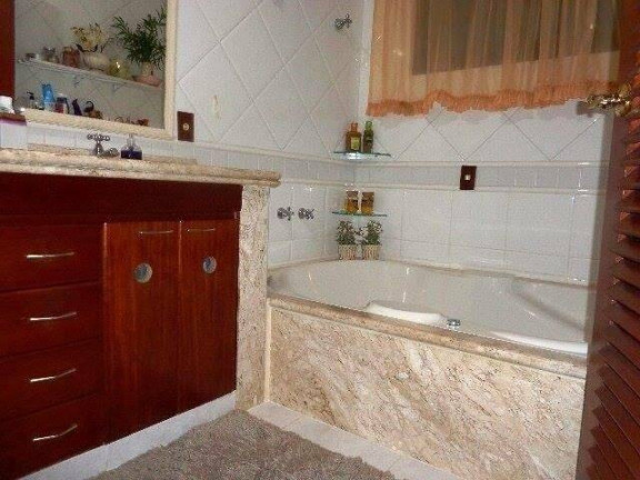 Imagem Casa com 4 Quartos à Venda, 280 m² em Vila Jaboticabeira - Taubaté Imagem Casa com 4 Quartos à Venda, 280 m² em Vila Jaboticabeira - Taubaté