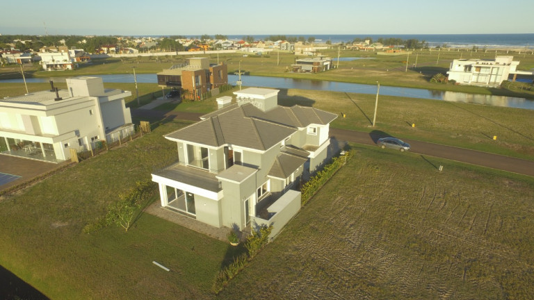 Imagem Apartamento com 3 Quartos à Venda, 126 m² em Navegantes - Capão Da Canoa Imagem Apartamento com 3 Quartos à Venda, 126 m² em Navegantes - Capão Da Canoa