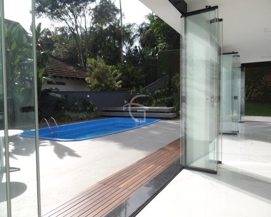 Imagem Casa com 4 Quartos à Venda, 500 m² em Glória - Joinville Imagem Casa com 4 Quartos à Venda, 500 m² em Glória - Joinville