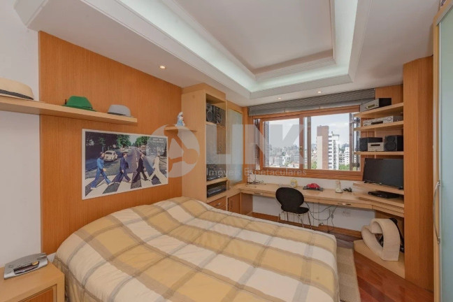 Imagem Apartamento com 3 Quartos à Venda, 201 m² em Moinhos De Vento - Porto Alegre
