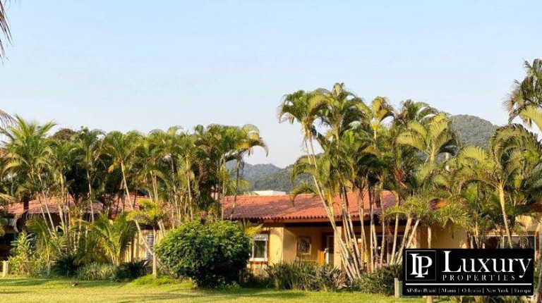 Casa de Condomínio com 4 Quartos para Temporada,  em Guaecá - São Sebastião