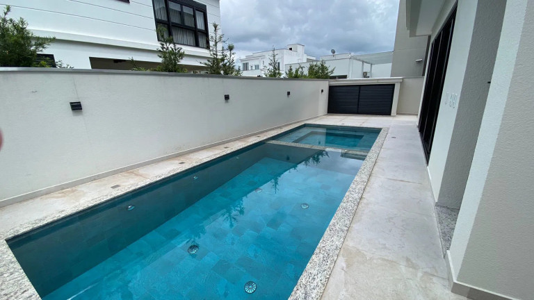 Casa com 3 Quartos à Venda, 262 m² em Santa Regina - Camboriú