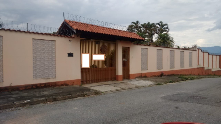 Casa com 3 Quartos à Venda,  em Santana - Pindamonhangaba