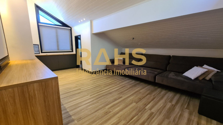 Imagem Casa com 6 Quartos à Venda, 439 m² em América - Joinville Imagem Casa com 6 Quartos à Venda, 439 m² em América - Joinville