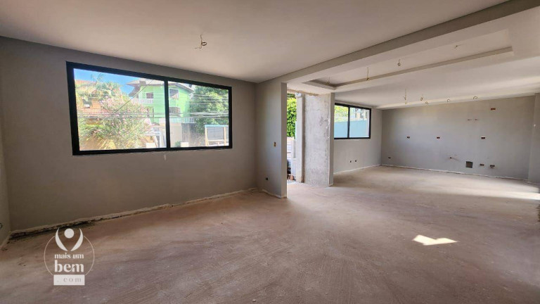 Sobrado com 3 Quartos à Venda, 215 m² em Mossunguê - Curitiba
