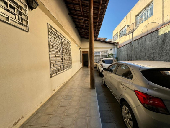 Imagem Casa com 3 Quartos à Venda, 210 m² em Setor Campinas - Goiânia
