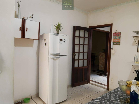 Imagem Casa com 3 Quartos à Venda, 250 m²