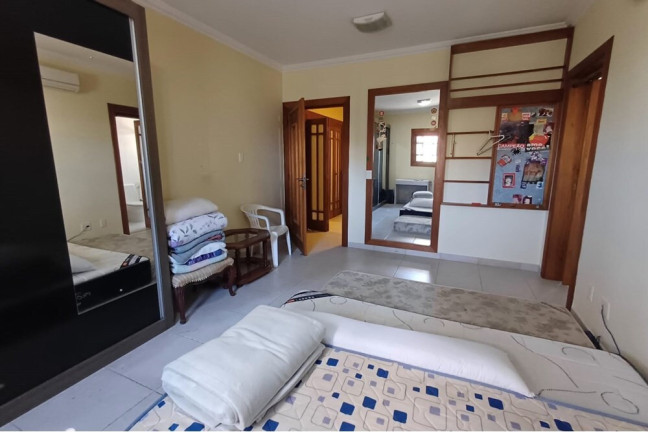 Imagem Casa com 4 Quartos à Venda, 738 m² em Partenon - Porto Alegre Imagem Casa com 4 Quartos à Venda, 738 m² em Partenon - Porto Alegre
