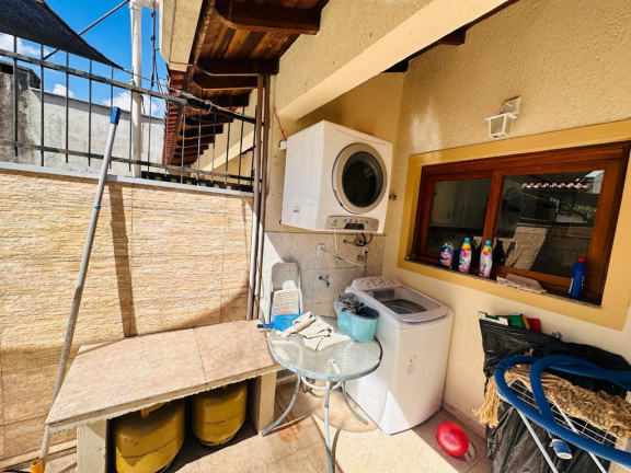 Imagem Casa com 3 Quartos à Venda, 215 m² em Hípica - Porto Alegre