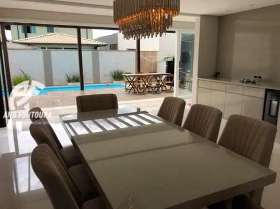 Imagem Casa com 4 Quartos à Venda, 286 m² em Santa Regina - Camboriú