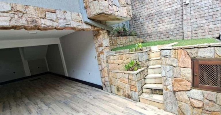 Imagem Casa com 3 Quartos à Venda, 472 m² em Tijuca - Teresópolis Imagem Casa com 3 Quartos à Venda, 472 m² em Tijuca - Teresópolis