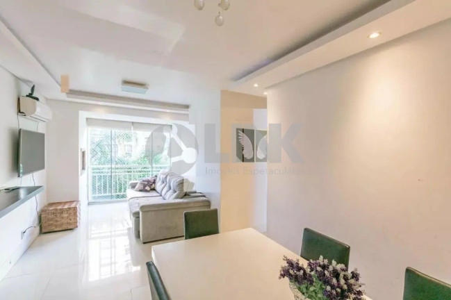 Apartamento com 2 Quartos à Venda, 64 m² em Passo Da Areia - Porto Alegre