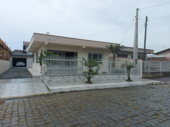 Casa com 3 Quartos à Venda,  em Cedro - Camboriú