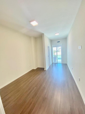 Imagem Imóvel com 3 Quartos à Venda, 250 m² Imagem Imóvel com 3 Quartos à Venda, 250 m²