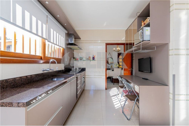 Imagem Casa com 4 Quartos à Venda,  em Jardim Itu - Porto Alegre