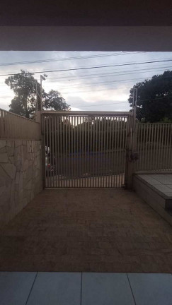 Imagem Casa com 3 Quartos à Venda, 330 m² em Vila Steola - Pirassununga Imagem Casa com 3 Quartos à Venda, 330 m² em Vila Steola - Pirassununga