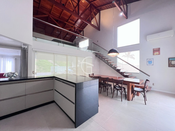 Imagem Casa com 3 Quartos à Venda, em Floresta - Joinville Imagem Casa com 3 Quartos à Venda, em Floresta - Joinville