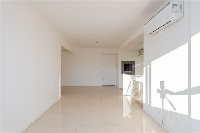 Imagem Imóvel com 2 Quartos à Venda, em Rio Branco - Porto Alegre Imagem Imóvel com 2 Quartos à Venda, em Rio Branco - Porto Alegre