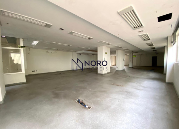 Sala Comercial à Venda, 320 m² em Centro - Santa Maria