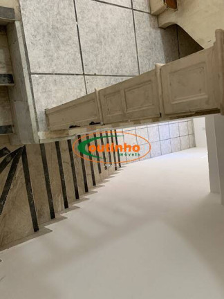 Imagem Casa com 5 Quartos à Venda, 200 m² em Tijuca - Rio De Janeiro Imagem Casa com 5 Quartos à Venda, 200 m² em Tijuca - Rio De Janeiro