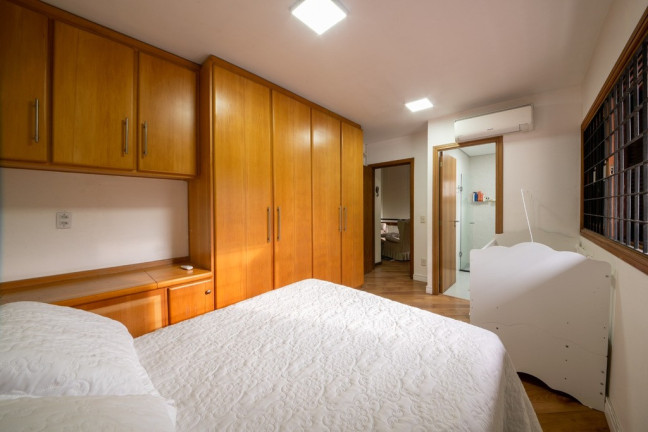 Imagem Casa com 4 Quartos à Venda, 352 m² em Petrópolis - Porto Alegre Imagem Casa com 4 Quartos à Venda, 352 m² em Petrópolis - Porto Alegre