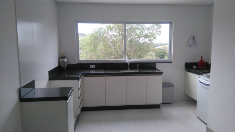 Imagem Imóvel com 3 Quartos à Venda, 2.000 m² Imagem Imóvel com 3 Quartos à Venda, 2.000 m²