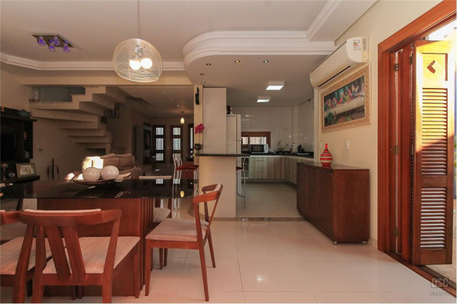 Imagem Casa com 3 Quartos à Venda, em Guarujá - Porto Alegre Imagem Casa com 3 Quartos à Venda, em Guarujá - Porto Alegre