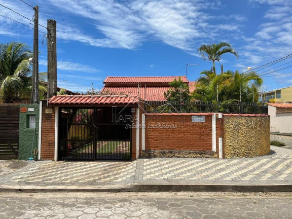 Casa com 3 Quartos à Venda,  em Estancia Balnearia Tupi - Itanhaém