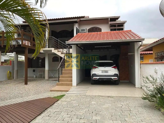 Imagem Casa com 5 Quartos à Venda, 165 m² em Centro - Porto Belo Imagem Casa com 5 Quartos à Venda, 165 m² em Centro - Porto Belo