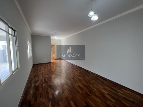 Imagem Casa com 3 Quartos à Venda, 158 m² em Centro - Botucatu Imagem Casa com 3 Quartos à Venda, 158 m² em Centro - Botucatu
