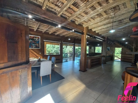 Casa com 6 Quartos à Venda, 300 m² em Morro Das Pedras - Florianópolis