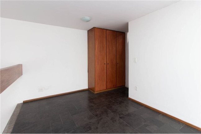 Imagem Casa com 1 Quarto à Venda, 200 m² em Moema - São Paulo Imagem Casa com 1 Quarto à Venda, 200 m² em Moema - São Paulo