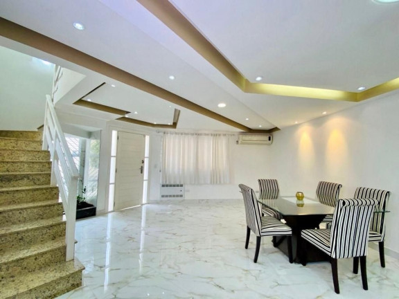 Imagem Casa com 3 Quartos à Venda, 250 m² em Mercês - Curitiba Imagem Casa com 3 Quartos à Venda, 250 m² em Mercês - Curitiba