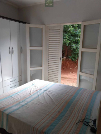Imagem Casa com 2 Quartos à Venda, 250 m²